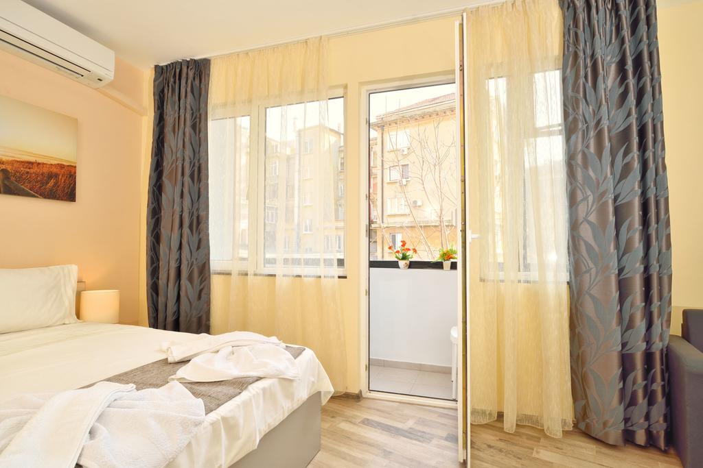 Central Studio #3 Бургас Экстерьер фото